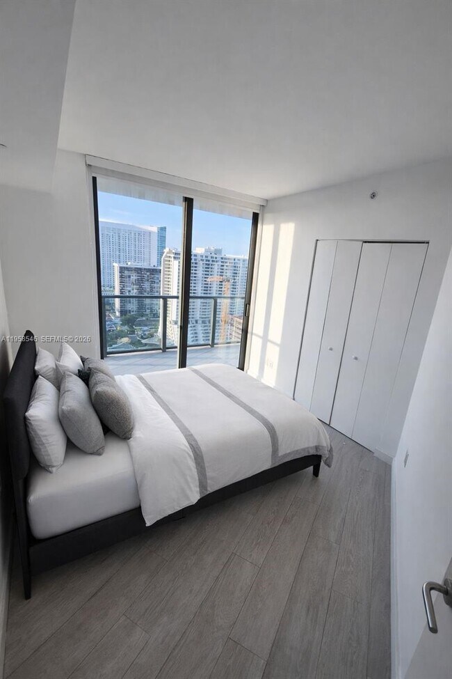 Building Photo - 501 NE 31st St