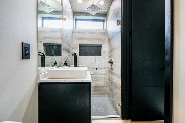 Building Photo - 3013 George Martin Dr