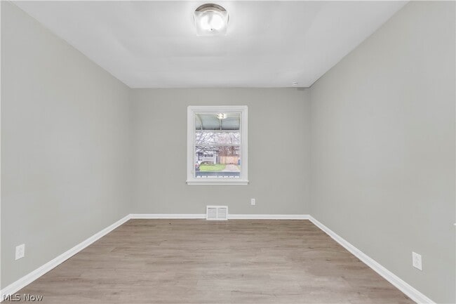 Building Photo - 16606 Lipton Ave