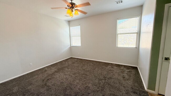 Building Photo - Modern comfort in Del Rey Estates