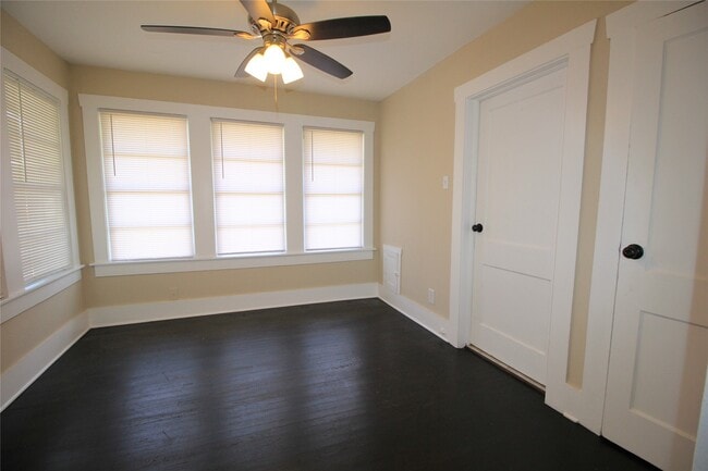 Building Photo - 2616 Oakcliff St