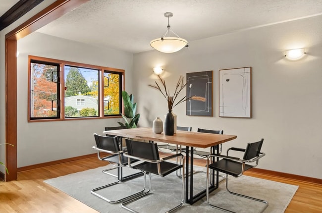 Building Photo - Stunning Portland Home with Open Floor Plan, Gourmet Kitchen, and Spa-Like Bathroom!