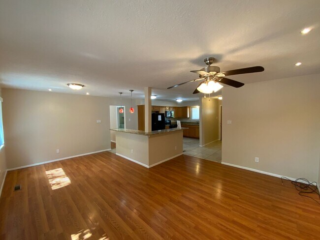 Building Photo - 3 Bedroom Single Story Home Near Juan Tabo...