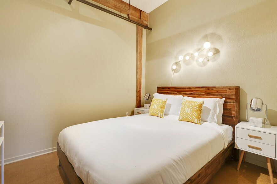 Building Photo - 1039 Constance St