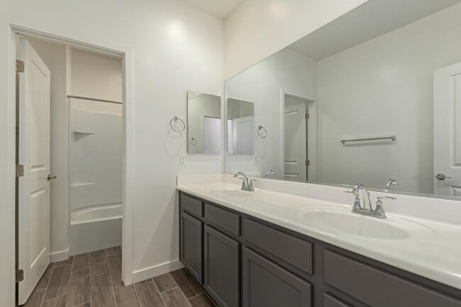 Building Photo - 5552 S Dillon