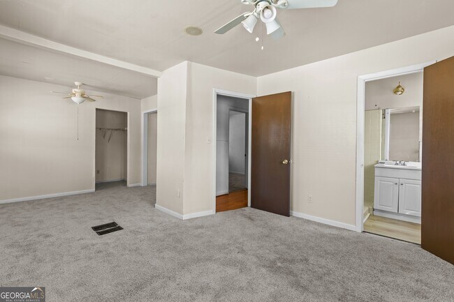 Building Photo - 4010 Emerald Lake Dr