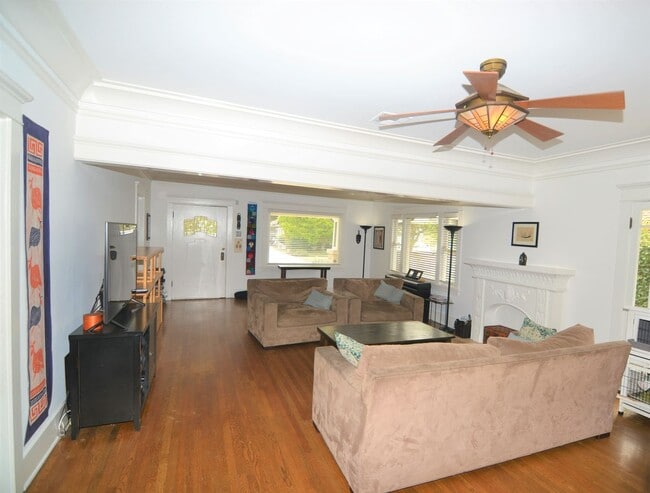 Building Photo - Beautiful Belmont Heights Home with Huge Backyard