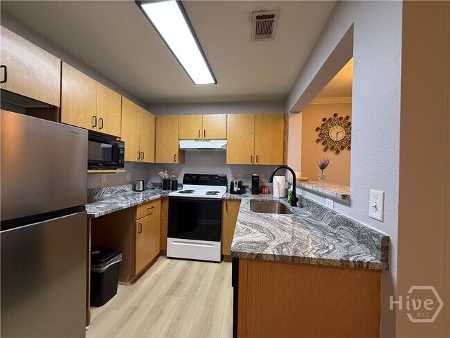 Building Photo - 211 North Ave