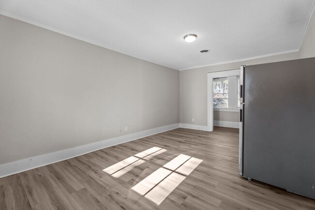 Building Photo - 620 Starling Way