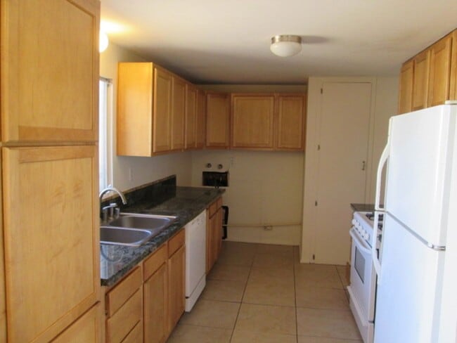 Building Photo - Coming Soon In The NE Heights!