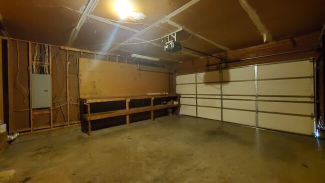 Building Photo - Spacious One Level 4 Bedroom, All New Kitchen Appliances, Landscaping Included!