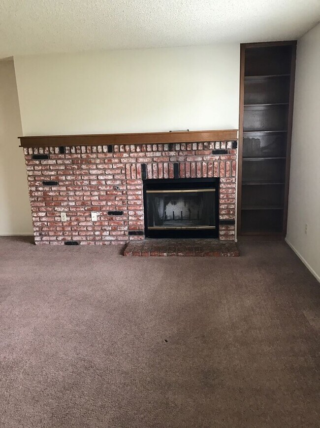 Building Photo - 21355 Klamath Rd