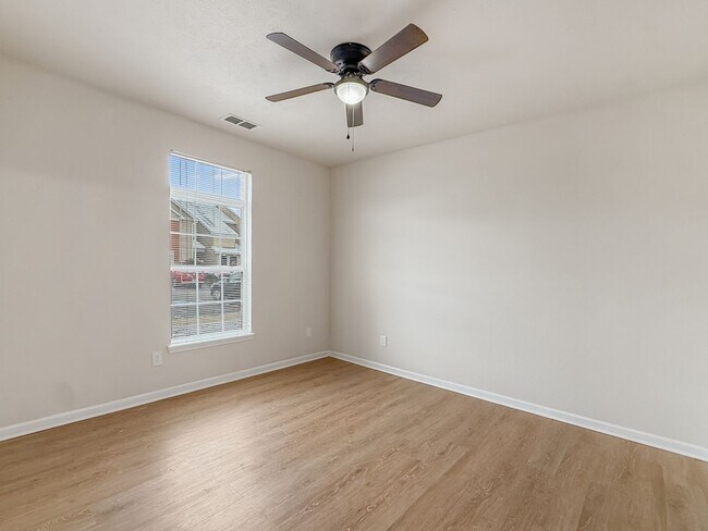 Building Photo - 702 Beachfront Dr