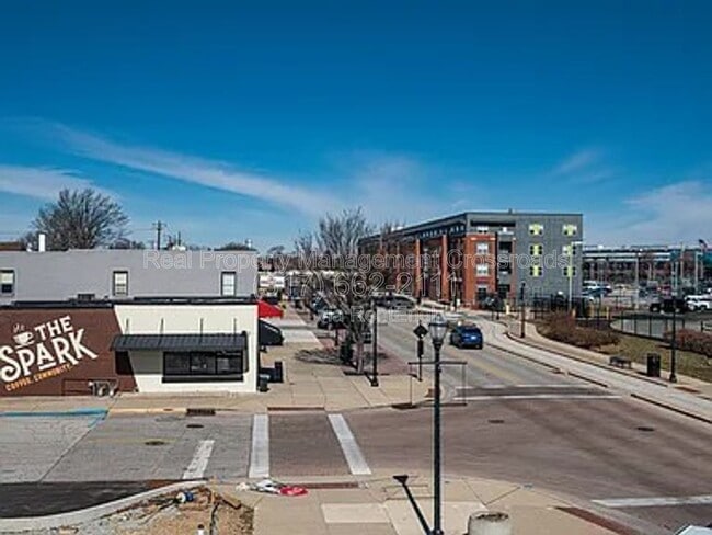 Building Photo - 1302 N Main St