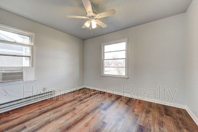 Building Photo - 412 Monroney Dr