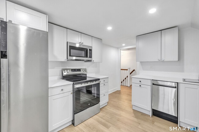 Building Photo - 315 Main St