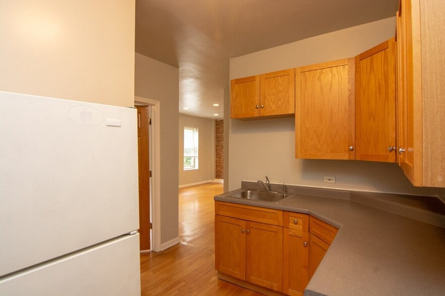 Building Photo - 4220 N Paulina St