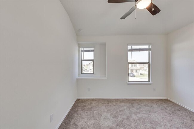 Building Photo - 105 Clematis Ct