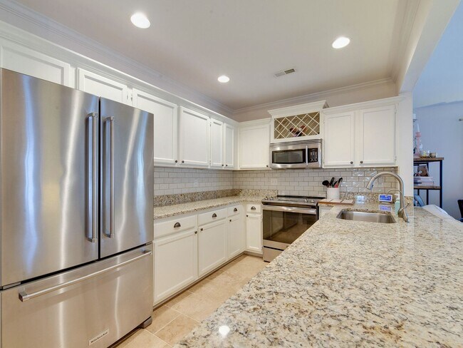 Building Photo - A picture perfect cottage home ready for you with community pool!