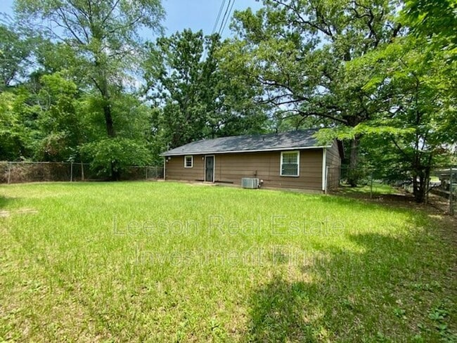 Building Photo - 629 David Dr