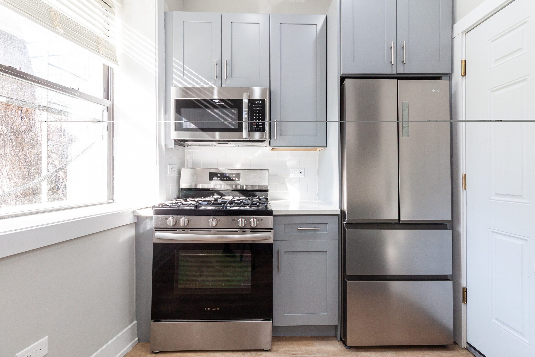 Building Photo - 441 W Belden Ave