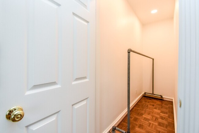 Building Photo - 1601 Nantucket Dr