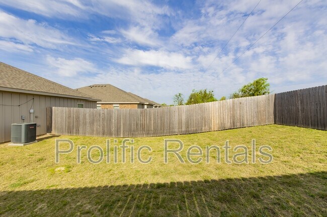 Building Photo - 3505 Abraham Dr