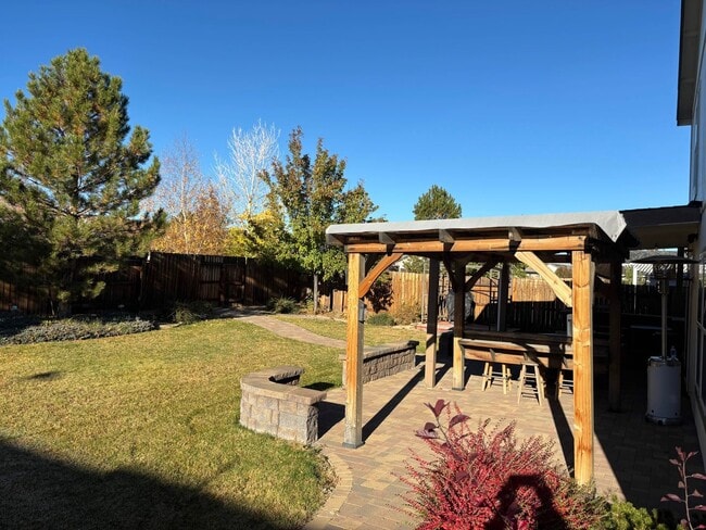 Building Photo - Wonderful 3 bedroom + Loft, 2.5 bathroom h...