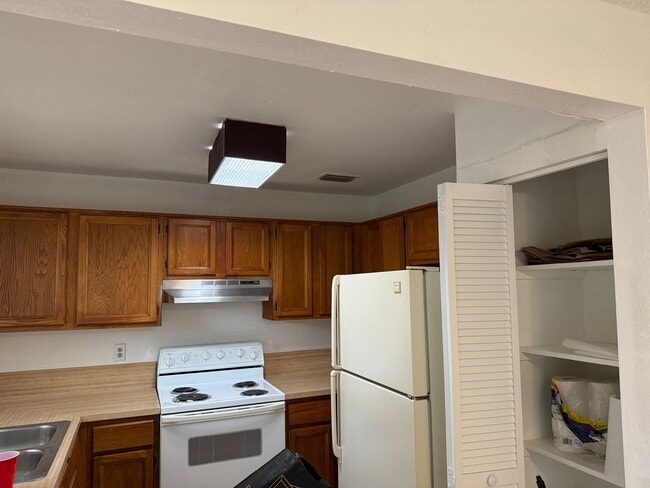 Building Photo - Spacious 2bd/2ba home for rent!