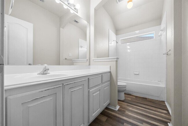 Building Photo - 2049 Rachel Ln