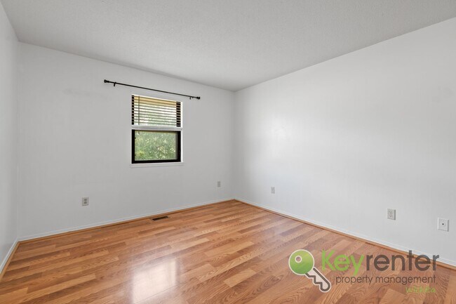 Building Photo - 3 Bedroom | 3 Bathroom - Ready to Entertai...