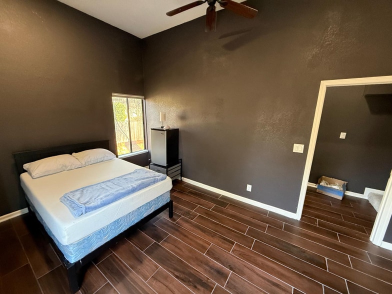 Building Photo - 9487 Dalton Way