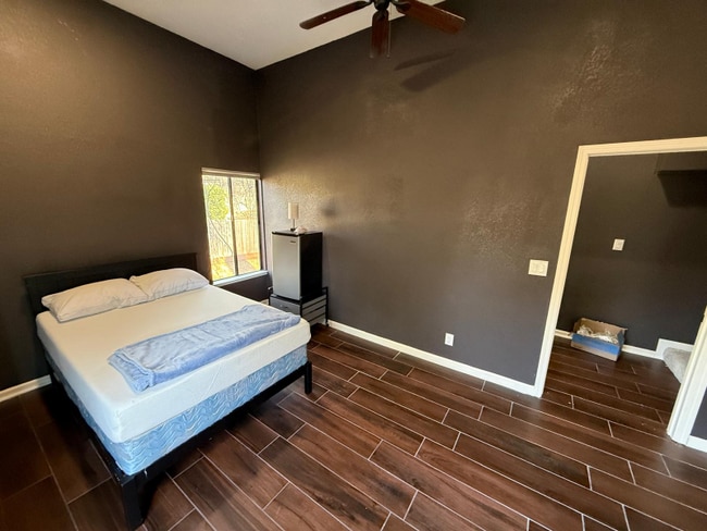 Building Photo - 9487 Dalton Way