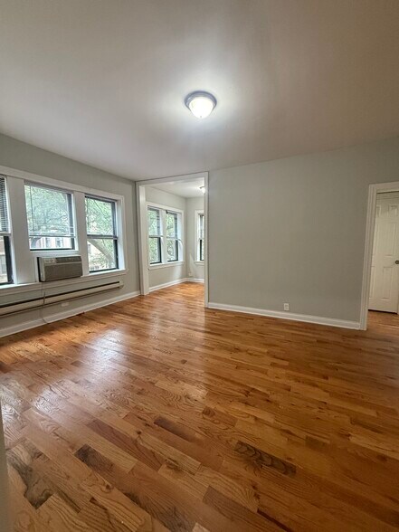 Primary Photo - 3732 N Pine Grove Ave