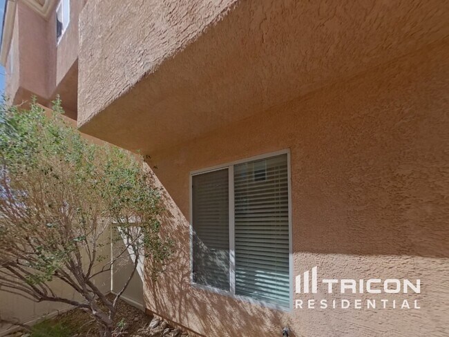 Building Photo - 6614 Weeping Pine St