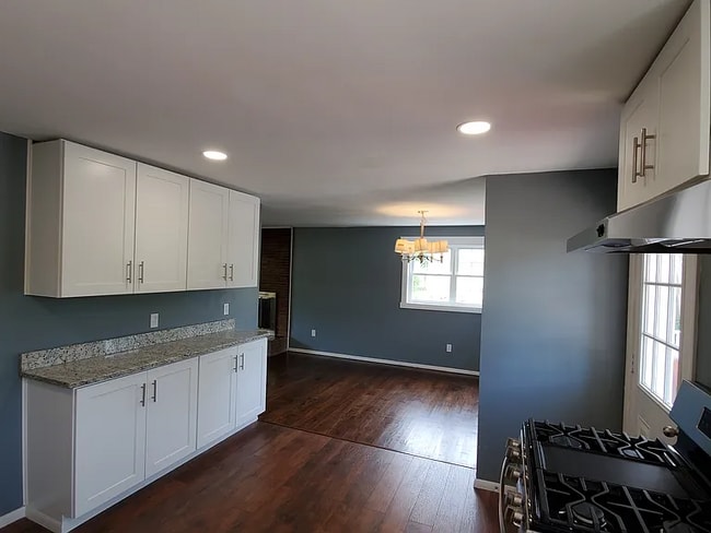 Building Photo - charming single-family home