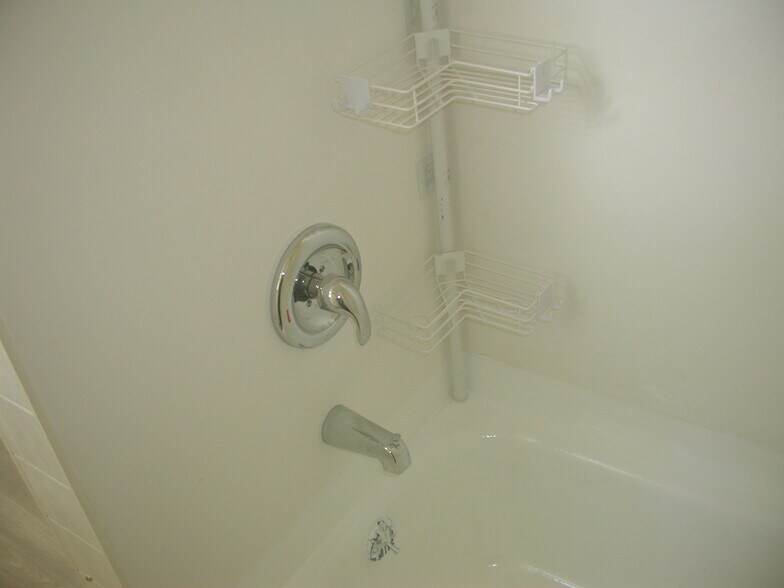 Building Photo - 241 E Ronning Ave