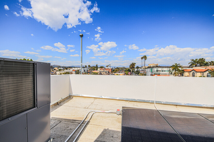Building Photo - 121 S Coronado St