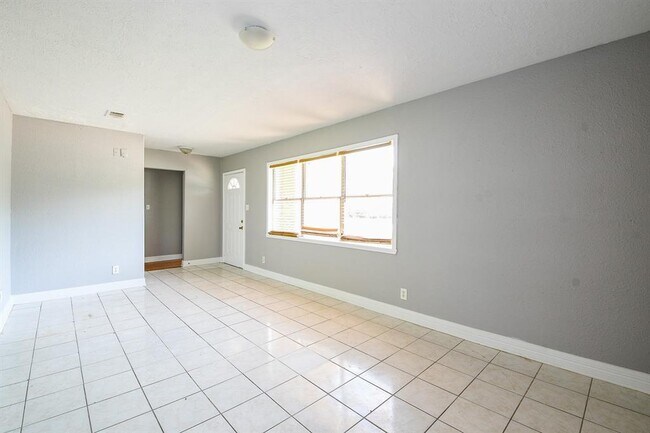 Building Photo - 1623 Camille St