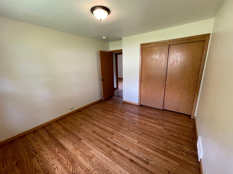 Middle bedroom - 1208 E 30th St
