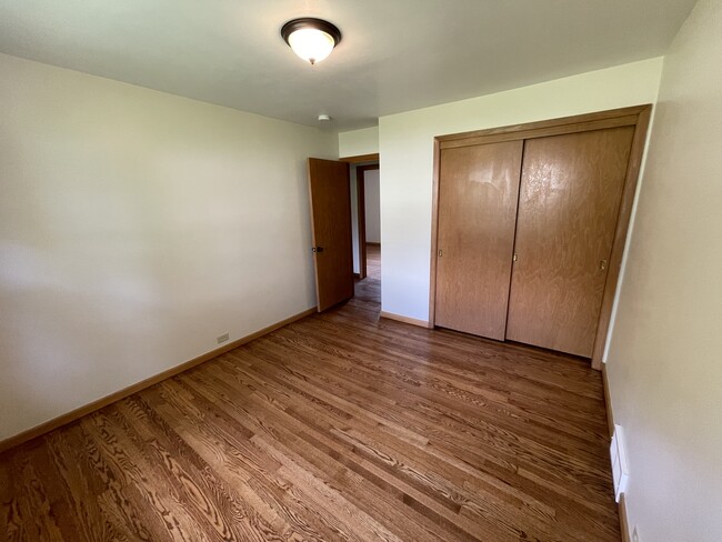 Middle bedroom - 1208 E 30th St