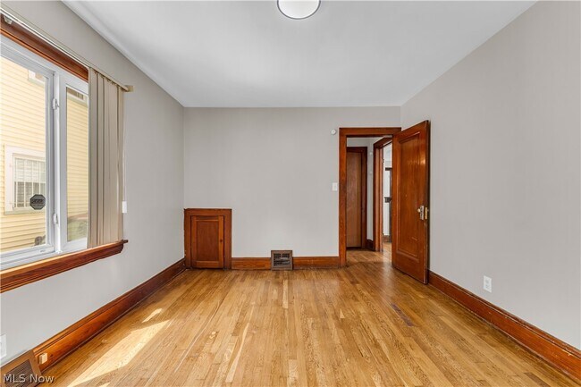 Building Photo - 6800 Kazimier Ave