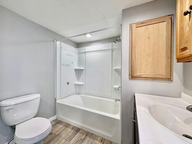 Building Photo - 1052 O'Brien