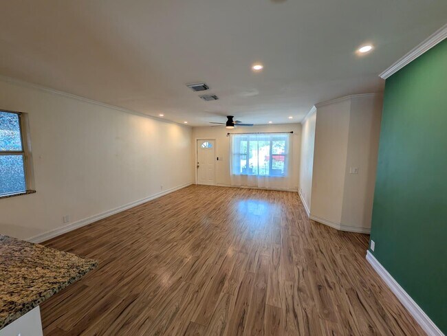 Building Photo - 1629 NW 5th Ave