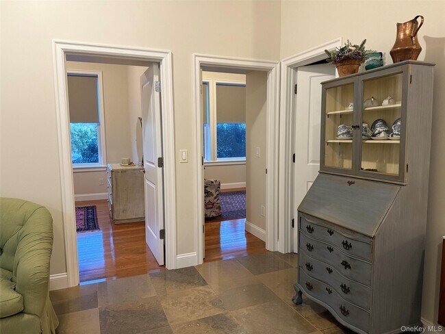 Building Photo - 125 Main St