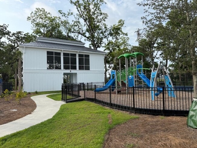 Building Photo - 72 Dudley Ave