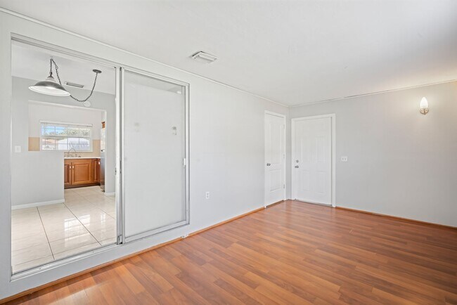 Building Photo - Beautifully Updated Clearwater Home with M...