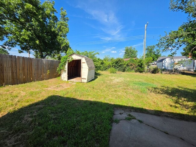 Building Photo - 3 bed, 2 bath home in Shawnee!
