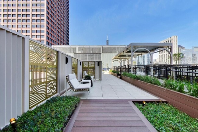 Building Photo - 310 S Michigan Ave