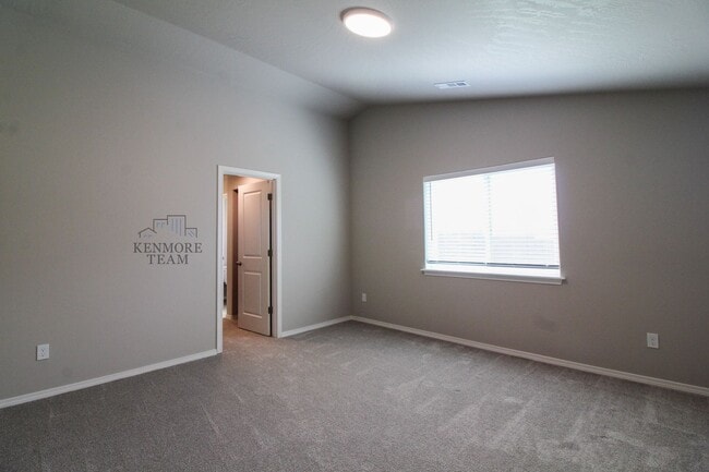 Building Photo - 2631 S Young Ct
